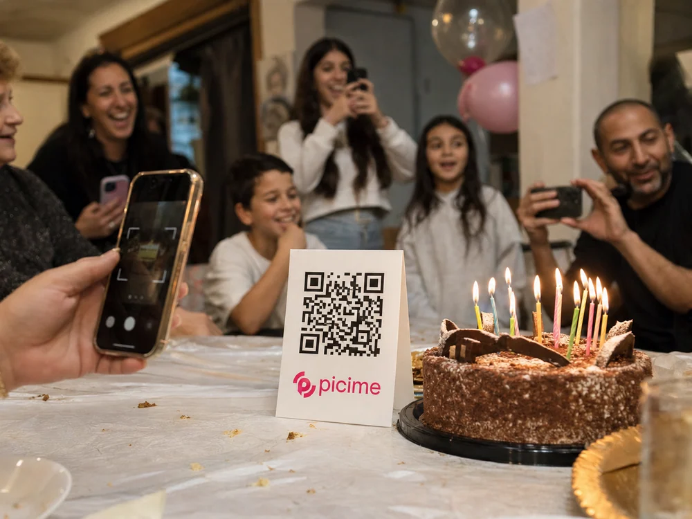 A QR code on the cake table too