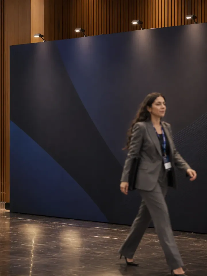 התמונות מוצאות את המשתתפים, לא להפך