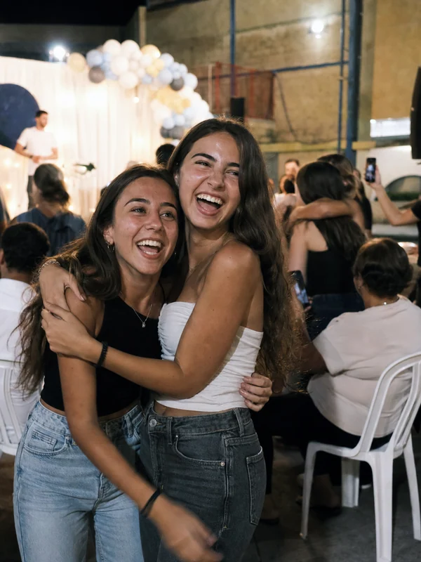 כל משפחה יוצאת עם הילד שלה, ובית הספר עם הכול