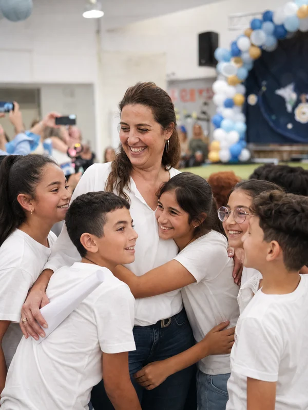 כל משפחה יוצאת עם הילד שלה, ובית הספר עם הכול