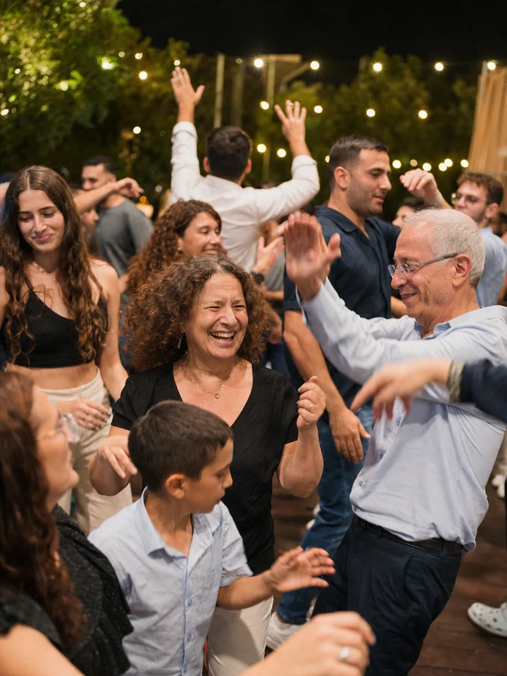 שיתוף תמונות מאירוע בלי אפליקציה, מכל טלפון ולכל גיל